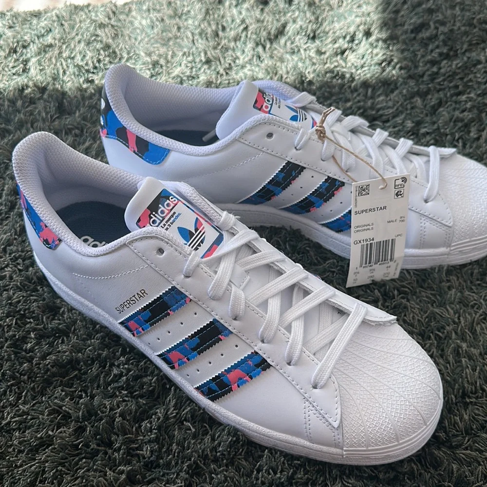 Adidas Superstar size 10 - Picture 3 of 5